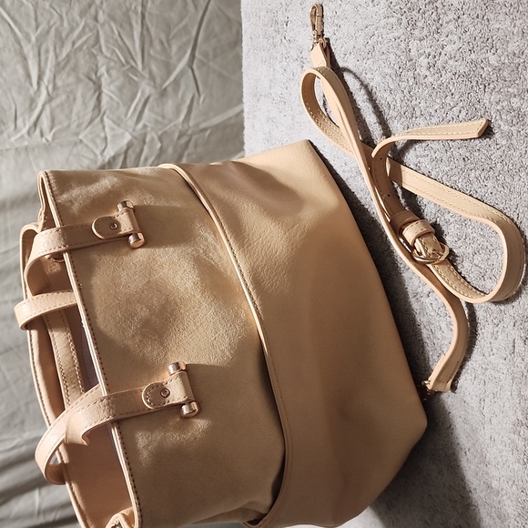 Lauren Conrad light tan purse. - Picture 8 of 10